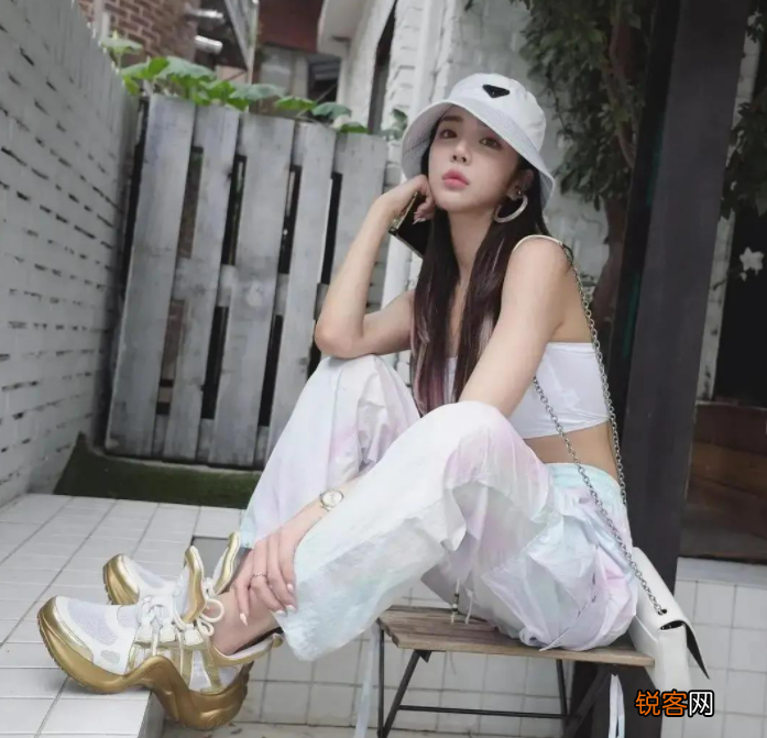 健身界的天花板李燕花 拥有苗条匀称的健美身材