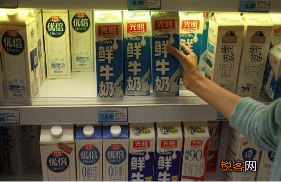 牛奶买哪种好 鲜牛奶，纯牛奶，全脂奶，酸奶，早餐奶，哪种牛奶更值得买
