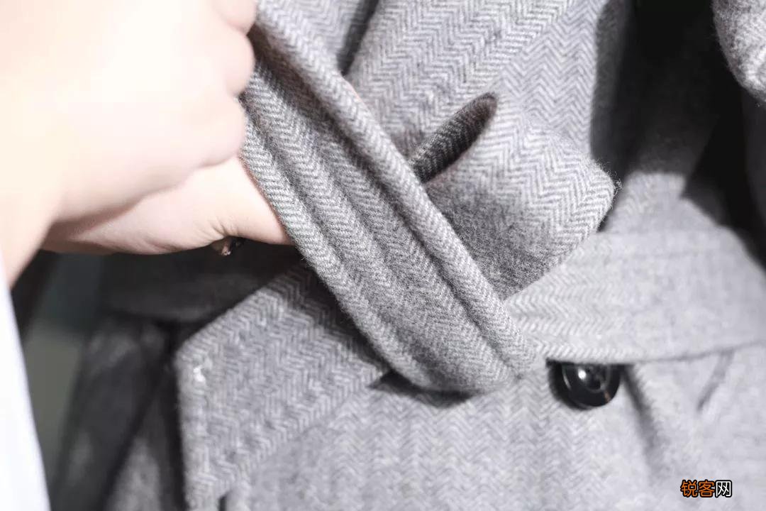 6种风衣蝴蝶结的打法 风衣后面的腰带怎么系
