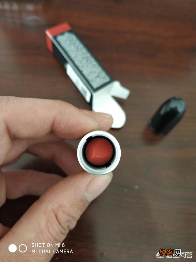 想买些国外的护肤品,化妆品,国内的购物网站也不知真假,有推荐的国外的网站吗？