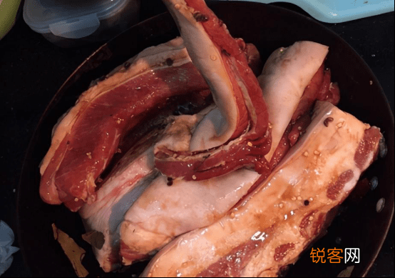 腌腊肉的制作方法及用料 腌腊肉一斤肉多少盐才合适