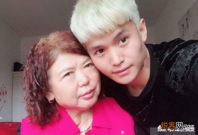 当年因忘年恋走红,66岁老太为留住丈夫做试管婴儿,后来怎样？