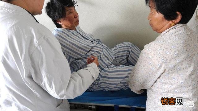 当年因忘年恋走红,66岁老太为留住丈夫做试管婴儿,后来怎样？