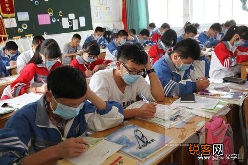 恢复上课后应该还会要求戴段时间口罩,老师戴着讲课是否太困难了？