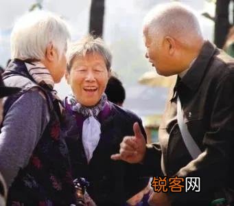 为什么中老年人在一起谈论的永远只是过往的事物,从不见谈未来？