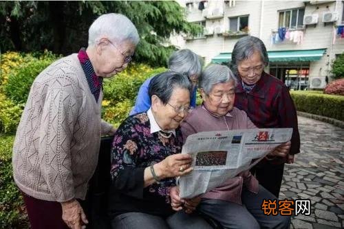 为什么中老年人在一起谈论的永远只是过往的事物,从不见谈未来？