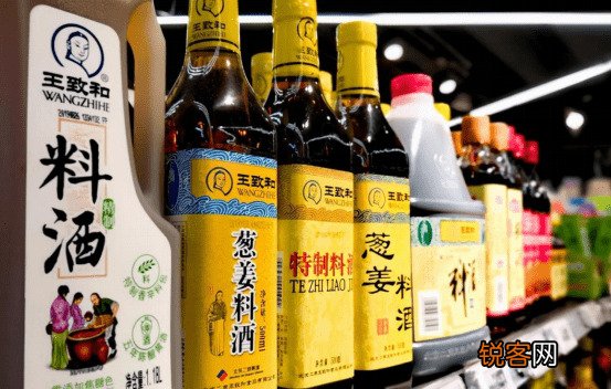 清蒸鲈鱼的做法 家庭版清蒸鲈鱼 牢记2不放，加3样的秘诀