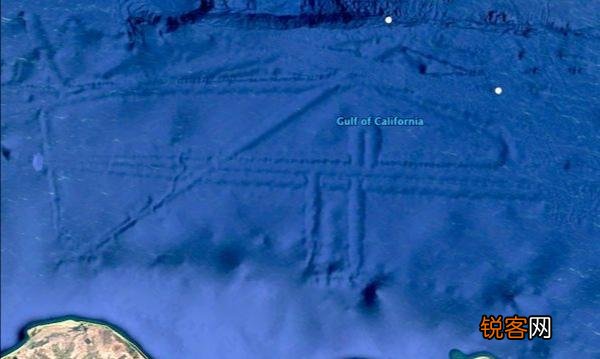 谷歌地图上隐藏在海底外星基地曝光,北极外星人基地是真的吗？