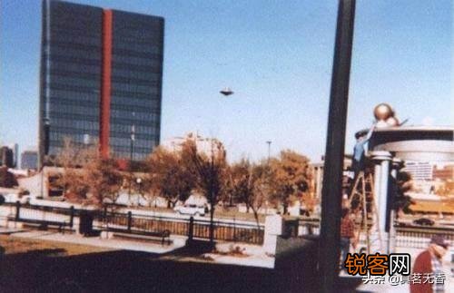宇航员又一次发现UFO踪迹,2张照片清晰可见,外星人到底想干啥？