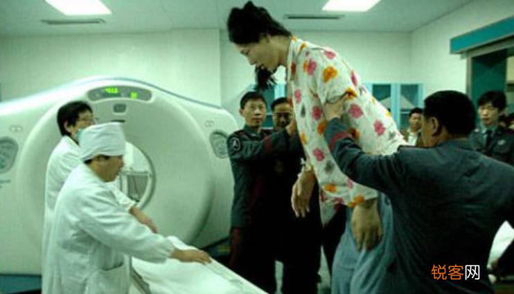 第一女巨人姚德芬 比姚明高10公分