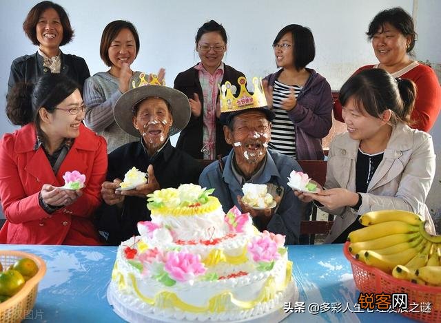 为什么总有那么一些人,总喜欢拿上班族和老人挤公交作文章炒作？