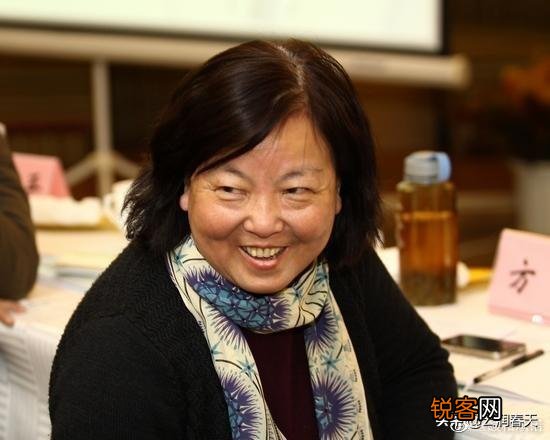 在人们吐槽作家方方的时候,为什么还有些公知依然在庇护方方？