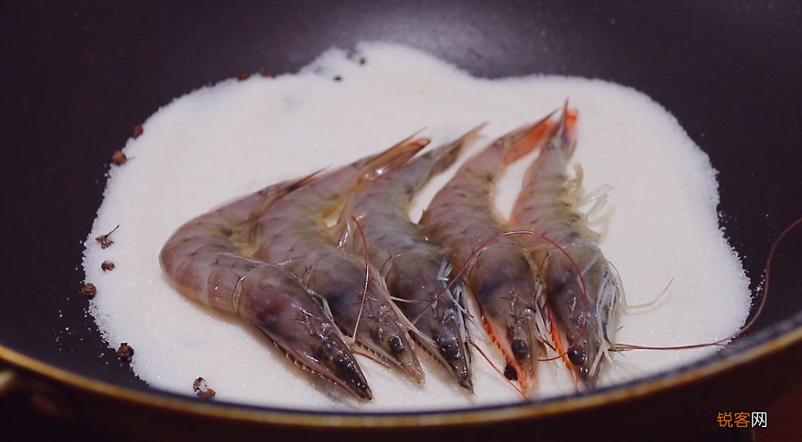 盐焗大虾怎么做好吃 从不放过这种做法，肉质紧实，鲜甜