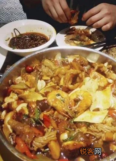 一个恐怖的发现,头条是不是经常在你早餐,午餐,晚餐,夜宵之前给你推荐美食的新闻？