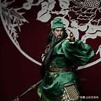在三国演义中关羽败走麦城看出他是个什么样的人？