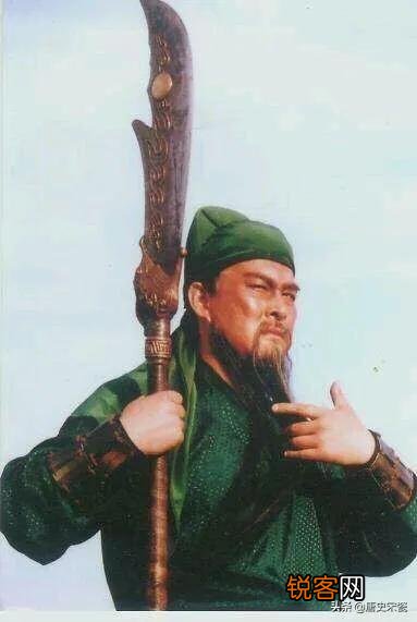 在三国演义中关羽败走麦城看出他是个什么样的人？