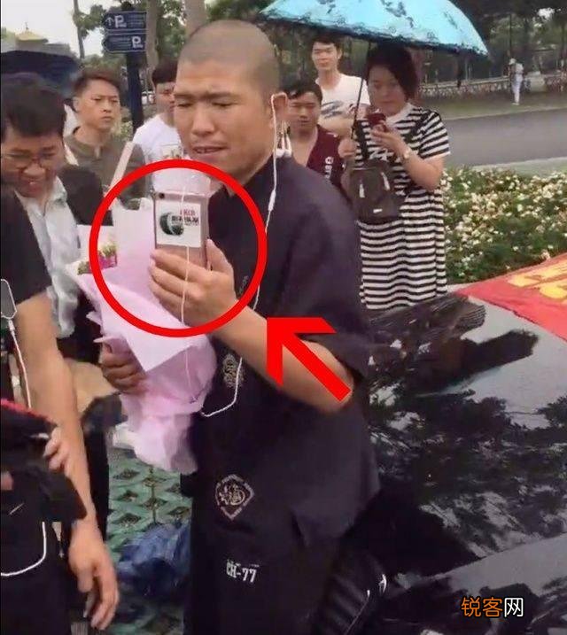 快手网红求婚迪丽热巴！是真爱？还是炒作？