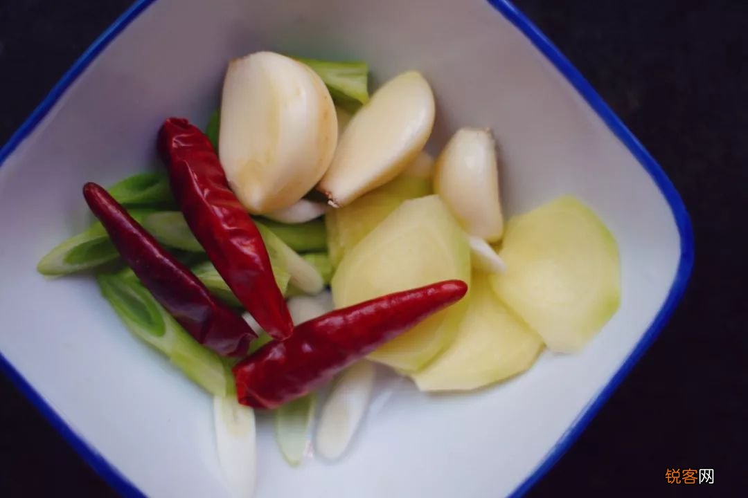 猪肉白菜炖粉条的家常做法 多少人是吃着这碗大炖菜考上大学的