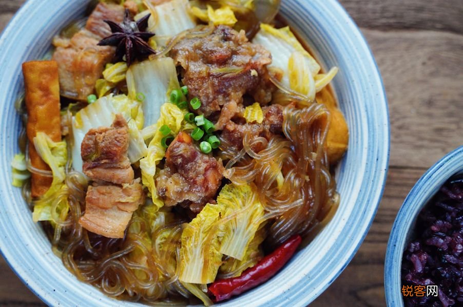猪肉白菜炖粉条的家常做法 多少人是吃着这碗大炖菜考上大学的
