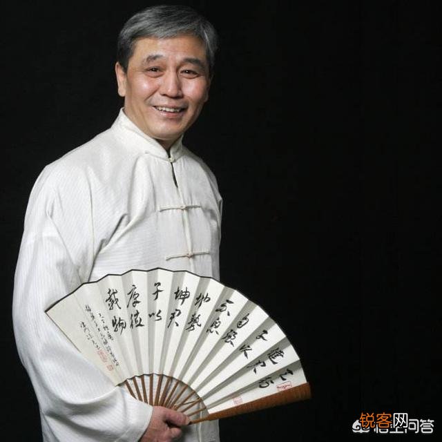 目前在世的相声老艺人中,谁的辈分最大？