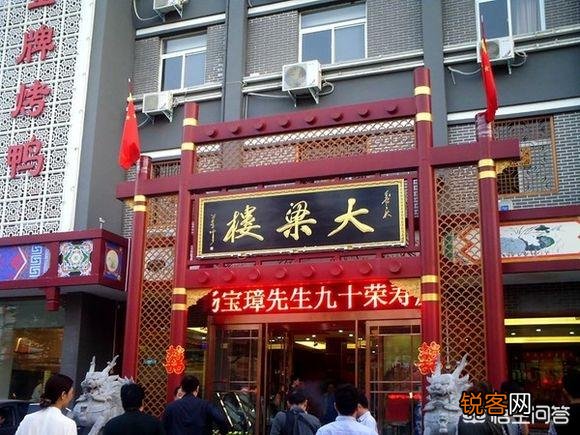 目前在世的相声老艺人中,谁的辈分最大？