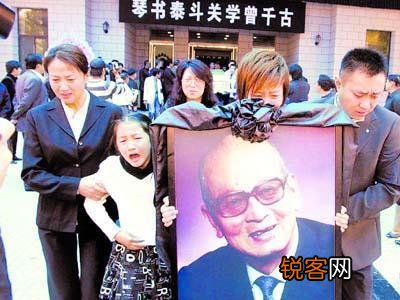 关晓彤和姐姐关晓丹有什么差别？
