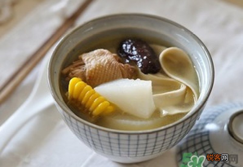 鸡肉可以和白萝卜一起炖汤吗