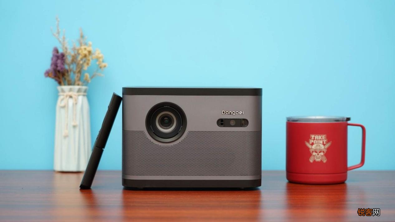 极米和坚果投影哪个好 目前最好用的家用投影仪是哪款