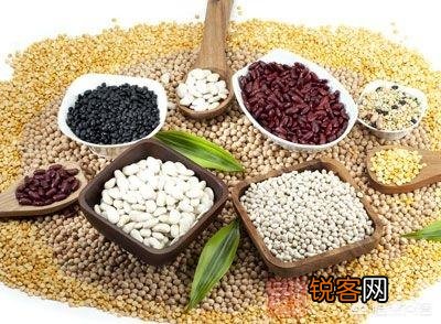 减脂期间碳水化合物要摄入多少？几时摄入最好？