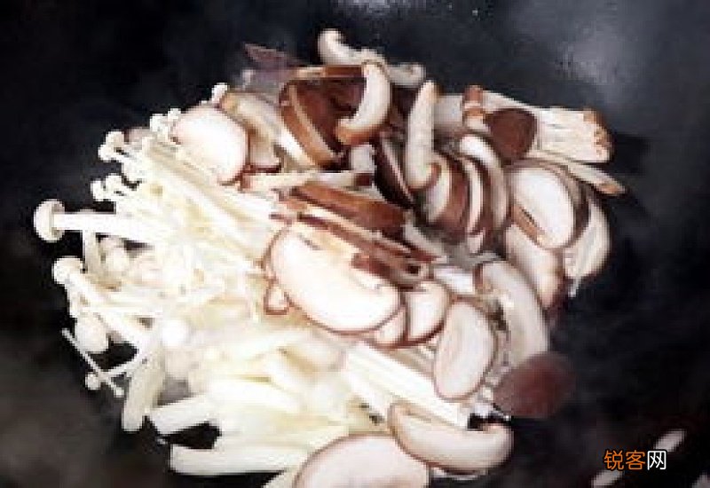 皮蛋可以和菌菇一起吗