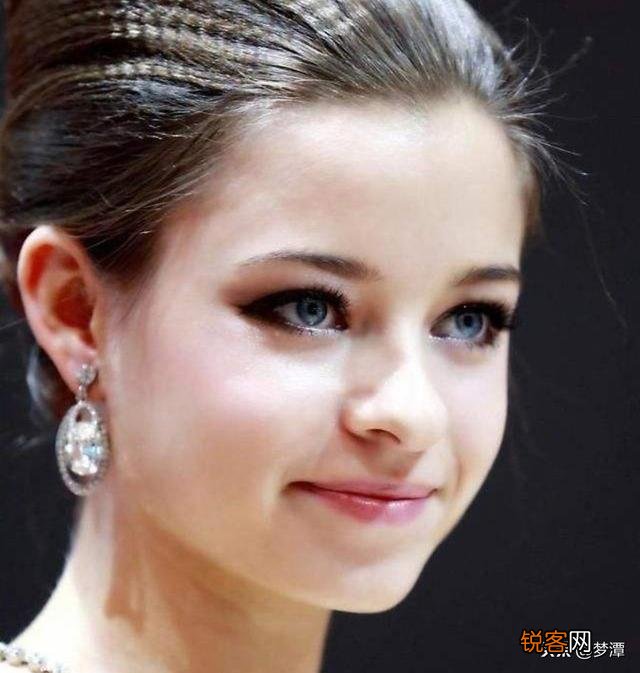 巴拉圭女多男少,男女比例严重失调,女孩怎么把自己嫁出去？