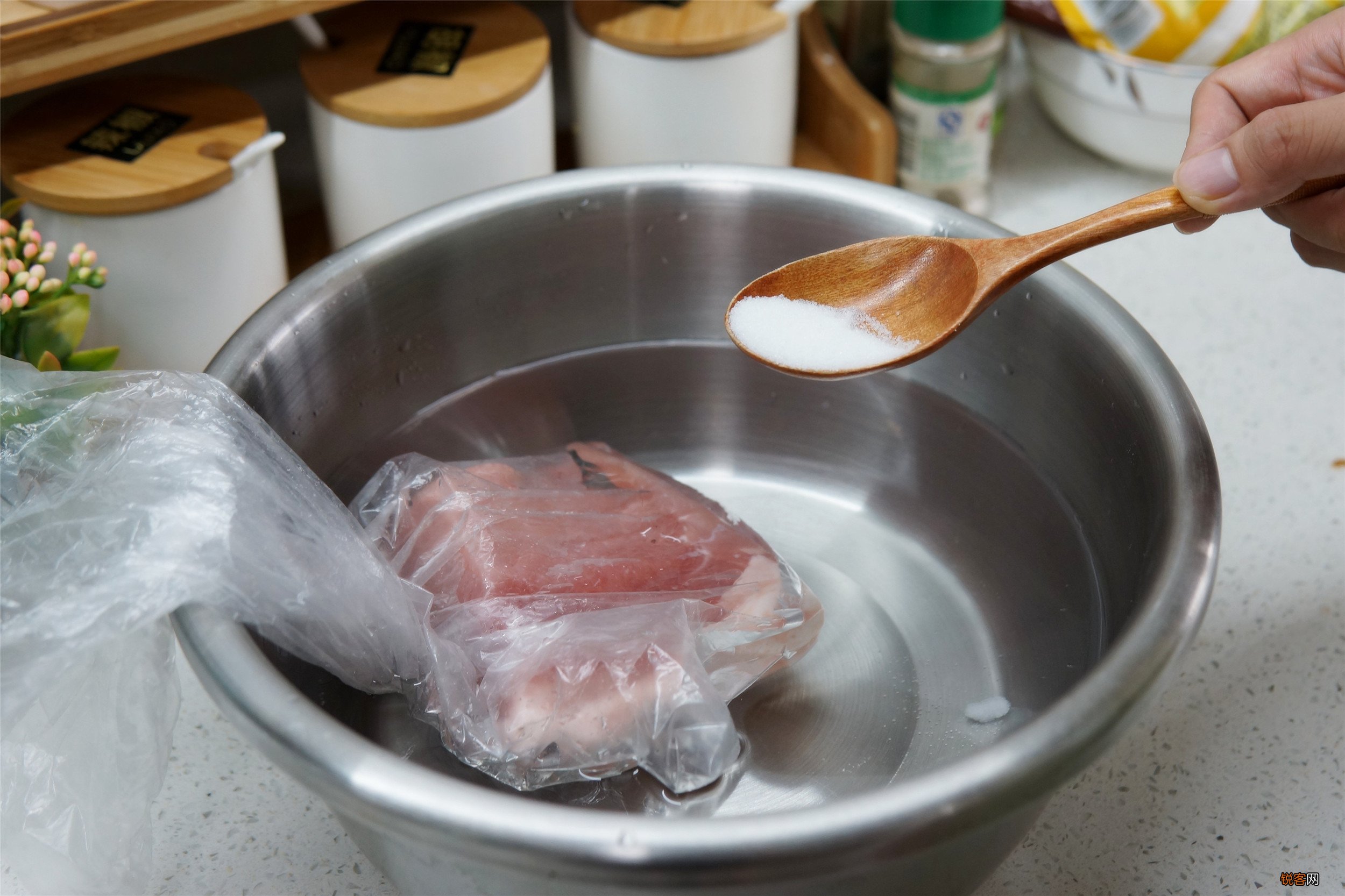 如何快速解冻猪肉 解冻速度快几倍，简单实用