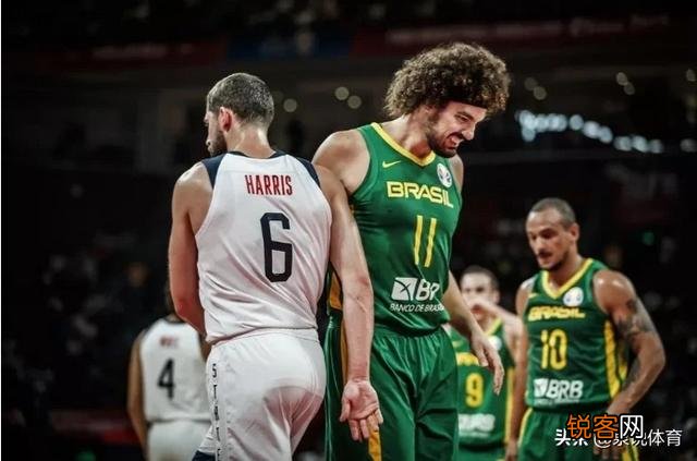 男篮世界杯美国大胜巴西,瓦莱乔等人发挥出色,巴西性感美女为其激情欢呼,你怎么看？