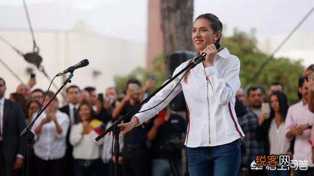 瓜伊多的妻子法比亚娜怎么去了美国见完特朗普后就没有消息了,她还会回委内瑞拉吗？