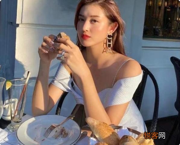越南美女Nguyen 身材高挑婀娜，教你如何练同款身材