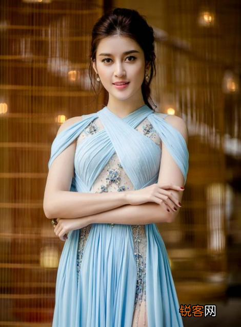 越南美女Nguyen 身材高挑婀娜，教你如何练同款身材