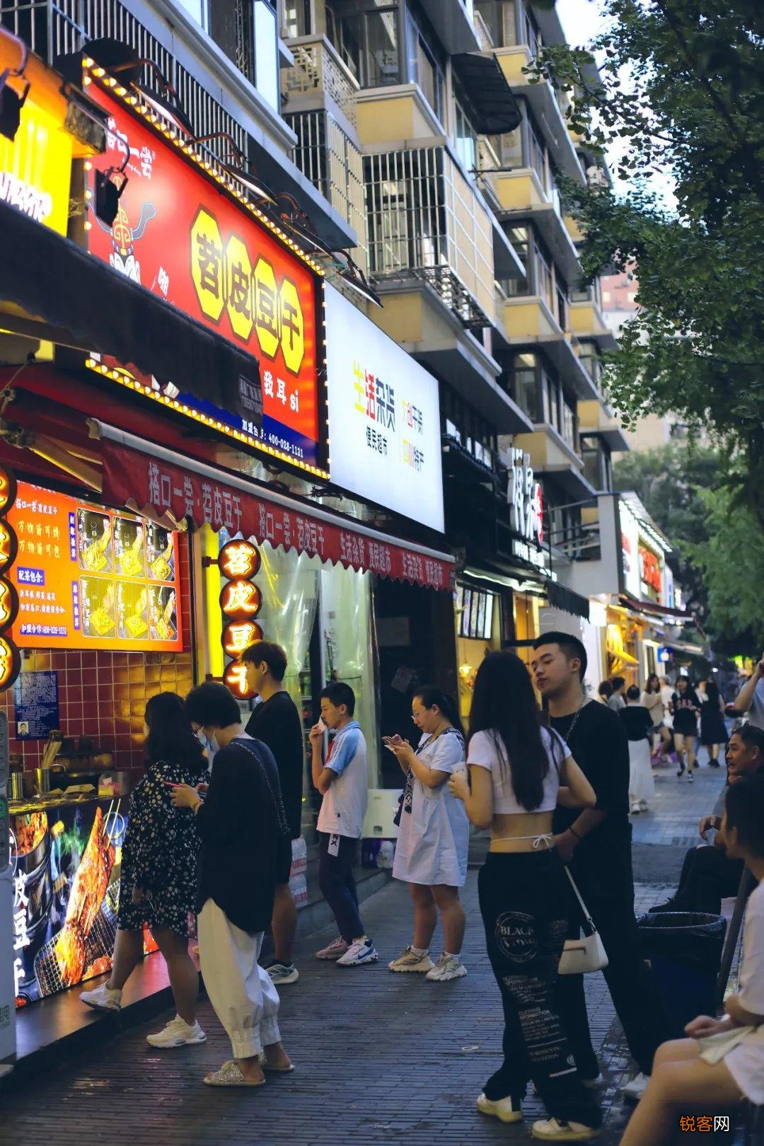 成都本地人常逛的街 美食聚集，拍照好看！