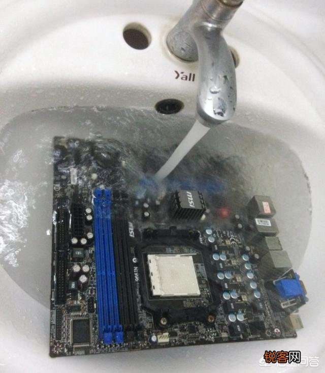 相同的配置,为什么网上的DIY主机更便宜？