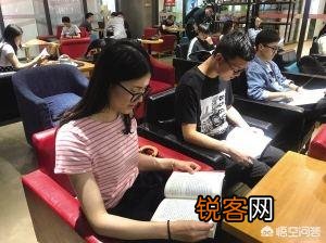 科技发展迅速,手机带来很多方便,人们热衷在手机看书,你认为手机会取代纸质书吗？