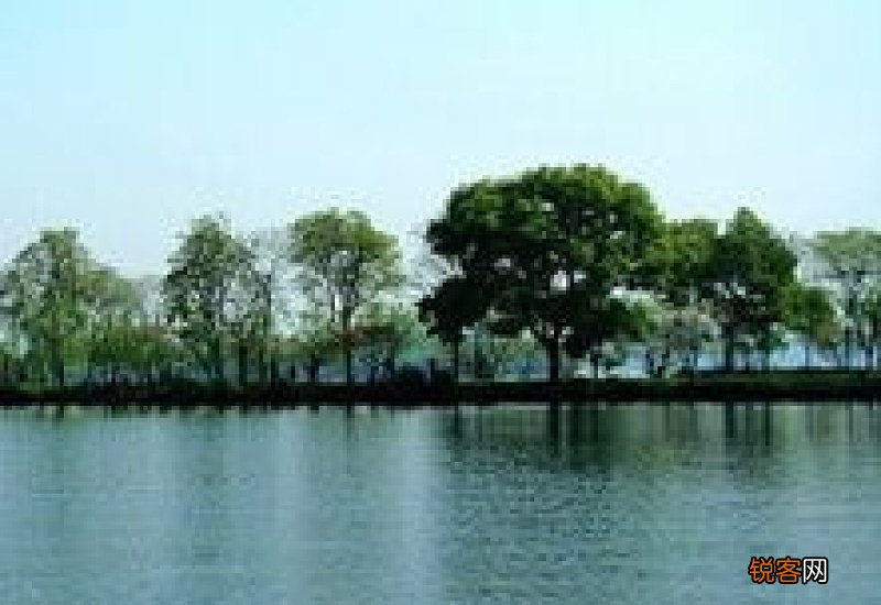 钱塘湖位于今天的哪个省哪个市 钱塘湖适宜哪个季节游玩呢