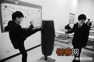 一个部门的管理松懈,员工没有激情,应该采取什么措施？