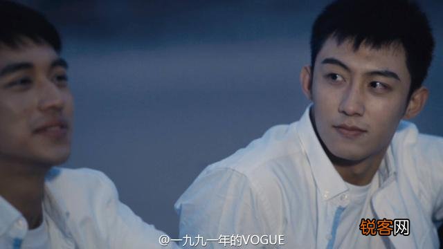 有网友说：朱茵眨眼,张敏回眸,青霞饮酒,祖贤穿衣,堪称世间最美,在你看来哪个最为惊艳？