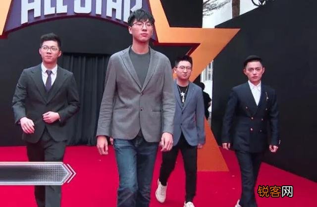 LOL智勋“玩弄”粉丝,称自己即将离开,但实则是想好好睡觉,你觉得这样做妥当吗？