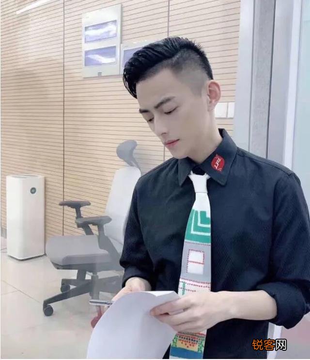 LOL智勋“玩弄”粉丝,称自己即将离开,但实则是想好好睡觉,你觉得这样做妥当吗？