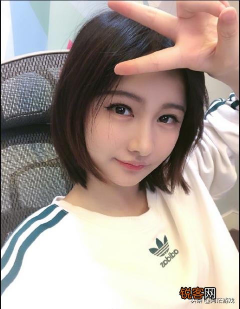 LOL一姐Miss直播人气太真实,“近千万订阅,贵族仅三百多,玩家直言凉了”,你怎么看？