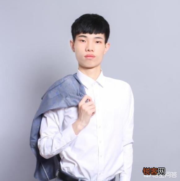 “吃鸡”主播因撞脸周琦,被水友疯狂吐槽：你对得起中国球迷吗,如何评价此事？