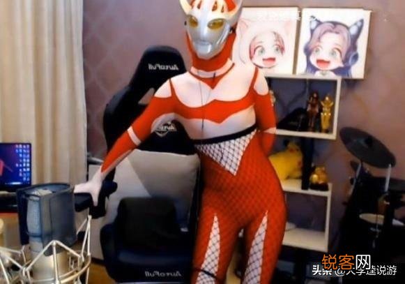 呆妹儿挑战COS底线,腐团儿也只好甘拜下风,超管无奈将其封禁,你有何看法？