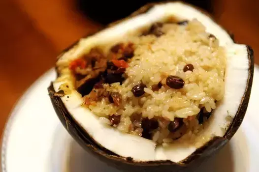 椰子肉怎么吃好吃 椰壳喝完不要扔，椰肉一样好吃到爆