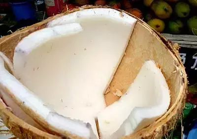 椰子肉怎么吃好吃 椰壳喝完不要扔，椰肉一样好吃到爆