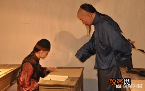 《红楼梦》的作者曹雪芹在当时是什么官职？相当于现在哪个级别的职务？